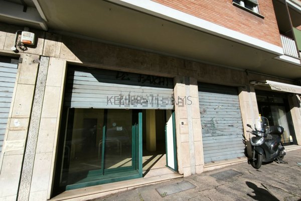 locale commerciale in vendita a Roma in zona Torrevecchia