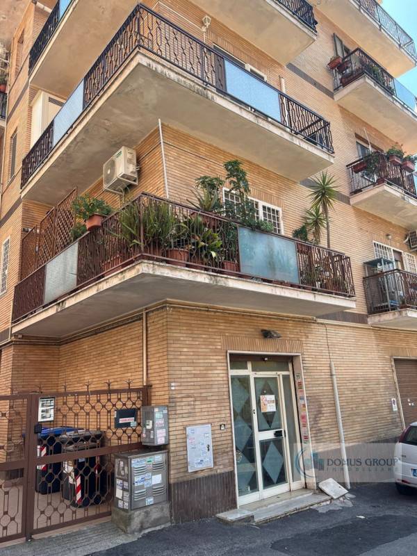 negozio in vendita a Roma in zona Casalotti