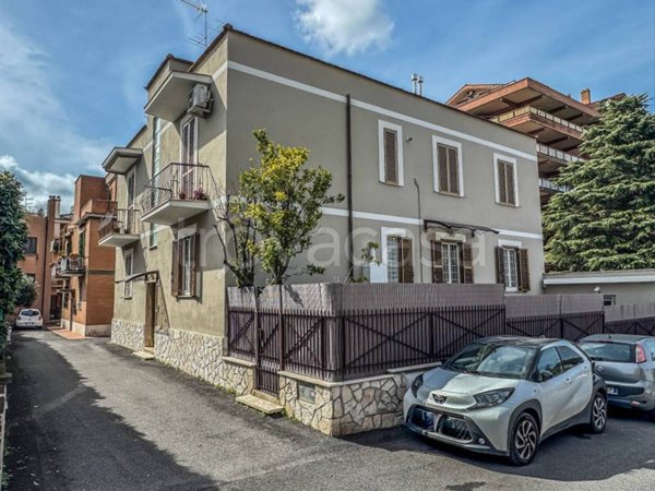 appartamento in vendita a Roma in zona Corviale