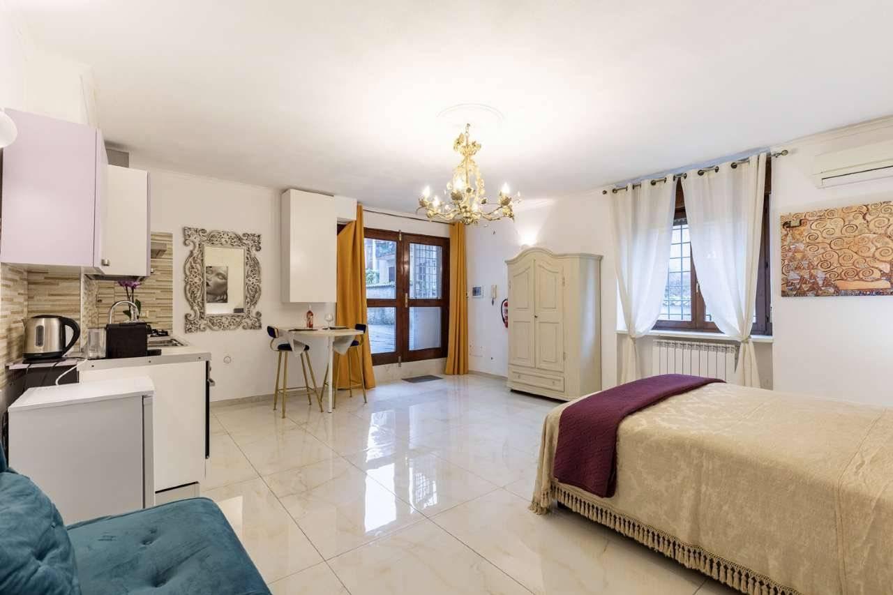 appartamento in vendita a Roma in zona Tomba di Nerone