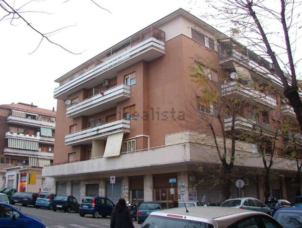 negozio in vendita a Roma in zona Portuense