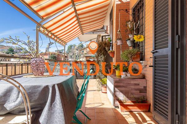 appartamento in vendita a Roma in zona Pantan Monastero