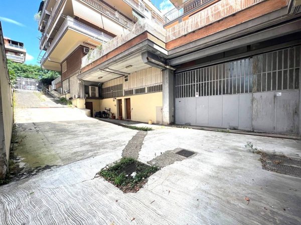 intera palazzina in vendita a Roma in zona Tuscolano