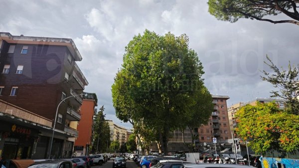 locale di sgombero in vendita a Roma in zona Portuense