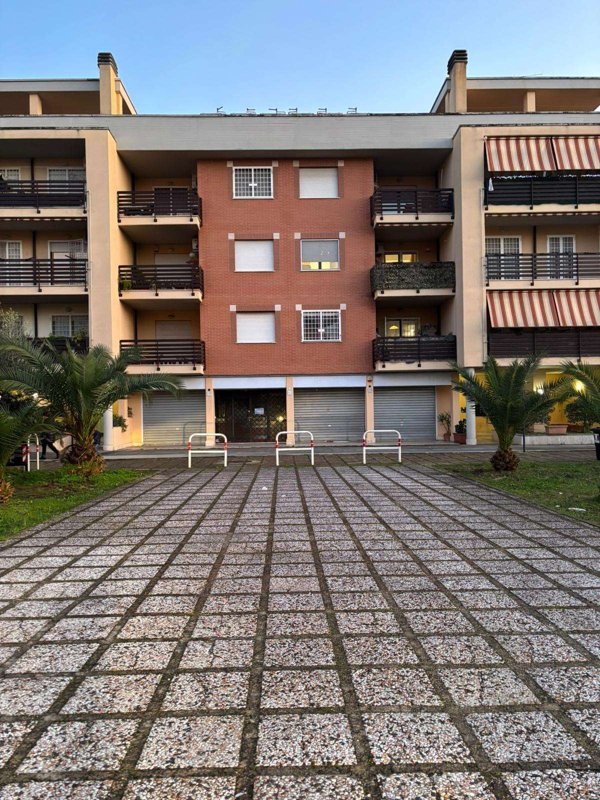 negozio in vendita a Roma in zona Settecamini