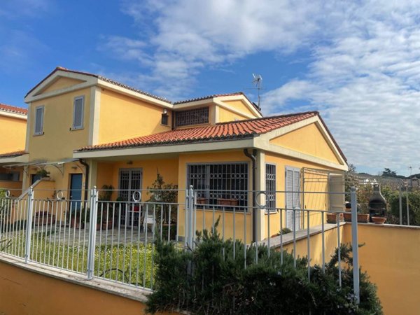 casa indipendente in vendita a Roma