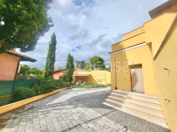 appartamento in vendita a Roma in zona Appio Pignatelli