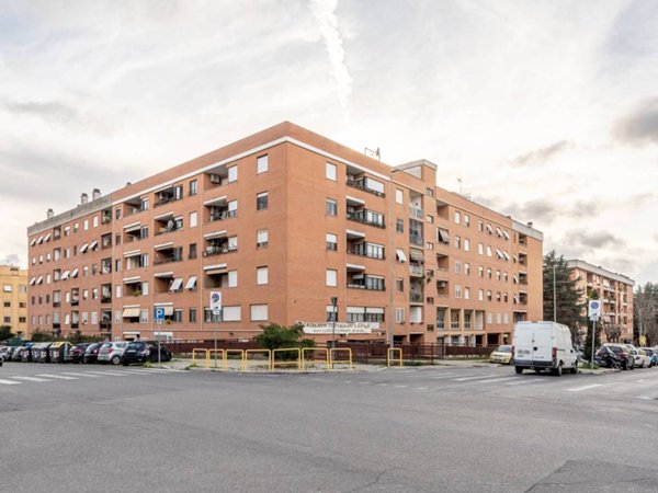appartamento in vendita a Roma in zona Giuliano Dalmata