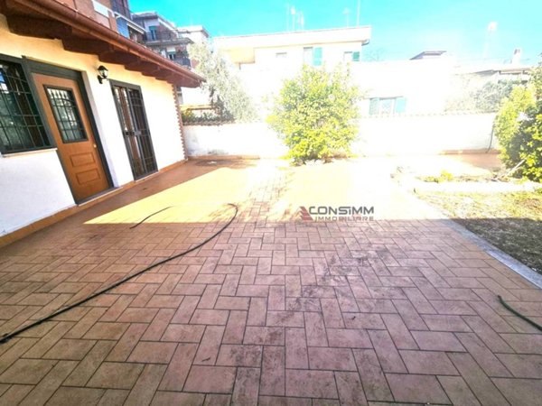 casa indipendente in vendita a Roma in zona Finocchio
