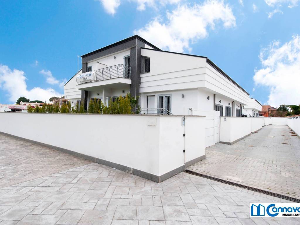 casa indipendente in vendita a Roma in zona Infernetto