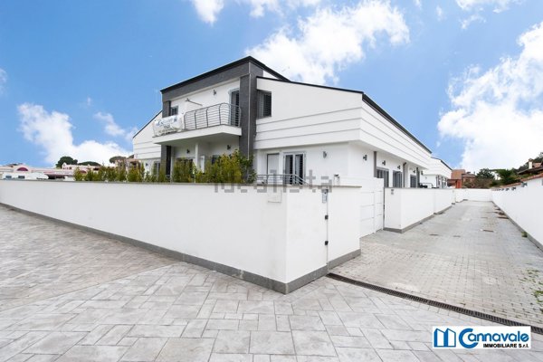 casa indipendente in vendita a Roma in zona Infernetto