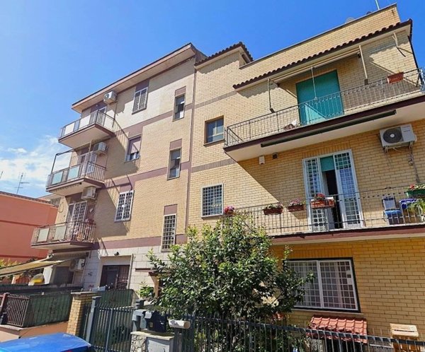 appartamento in vendita a Roma in zona Tor Bella Monaca