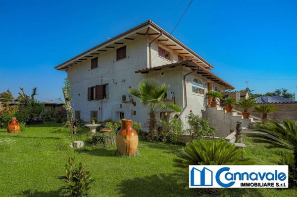 casa indipendente in vendita a Roma in zona Infernetto