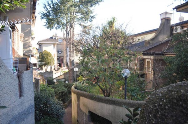 appartamento in vendita a Roma in zona Tomba di Nerone