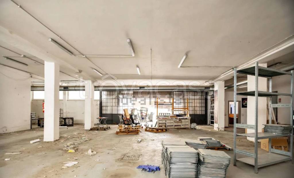 negozio in vendita a Roma in zona Prenestino-Centocelle