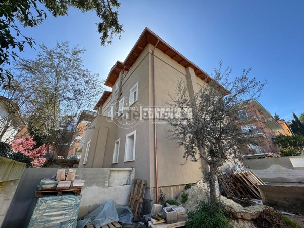 appartamento in vendita a Roma in zona Tomba di Nerone