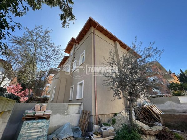 appartamento in vendita a Roma in zona Tomba di Nerone