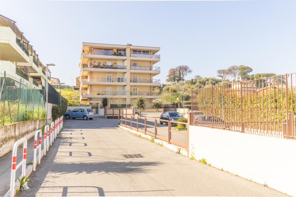 appartamento in vendita a Roma in zona Casal Morena