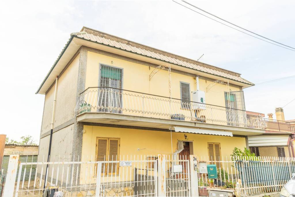 appartamento in vendita a Roma in zona Finocchio