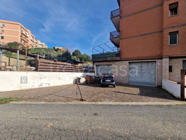 negozio in vendita a Roma in zona Montespaccato
