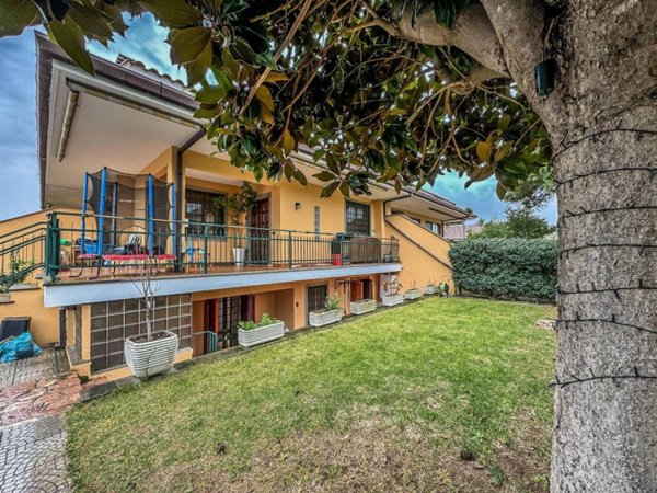 casa indipendente in vendita a Roma in zona Casal Palocco