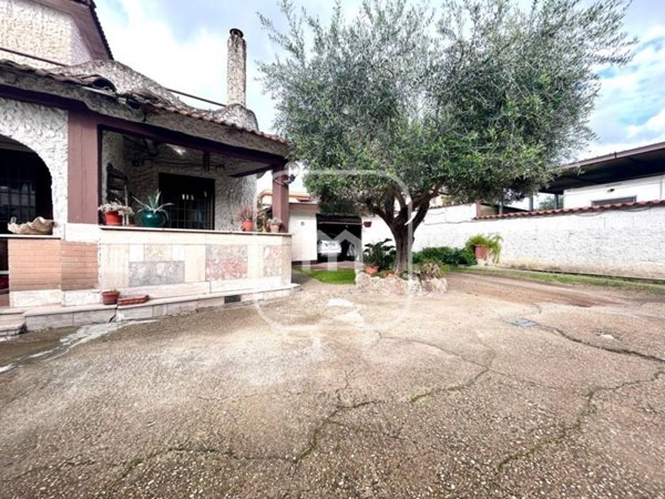 casa indipendente in vendita a Roma in zona Ostia