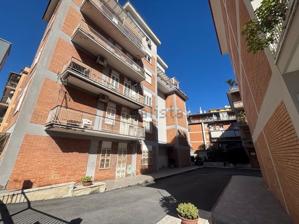 appartamento in vendita a Roma in zona Torre Maura