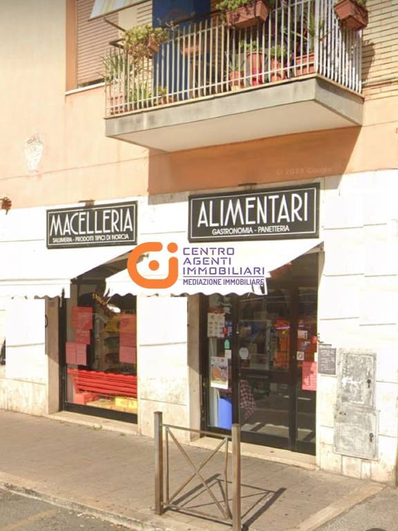 negozio in vendita a Roma in zona Torre Maura