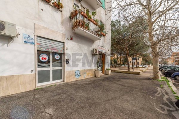 locale commerciale in vendita a Roma in zona Prenestino-Centocelle