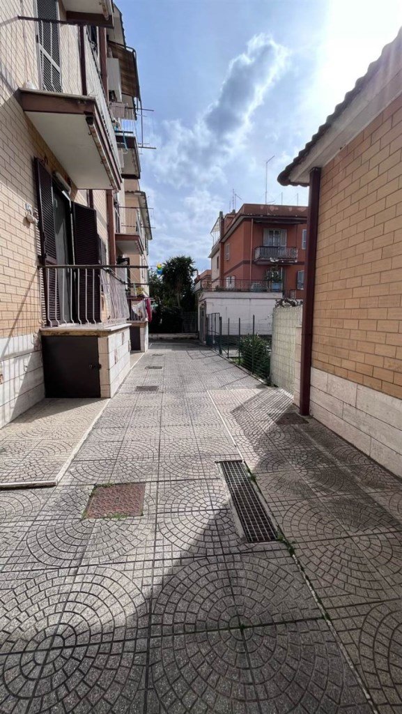 appartamento in vendita a Roma in zona San Basilio