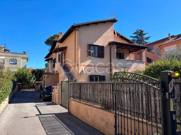appartamento in vendita a Roma in zona Appio Claudio
