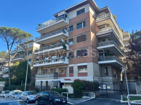 appartamento in vendita a Roma in zona Tomba di Nerone