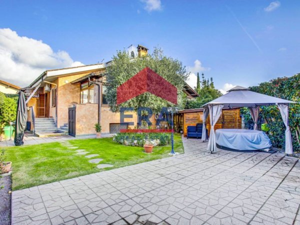 casa indipendente in vendita a Roma in zona Infernetto