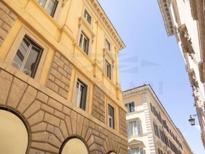 negozio in vendita a Roma in zona Parione/Sant'Eustachio
