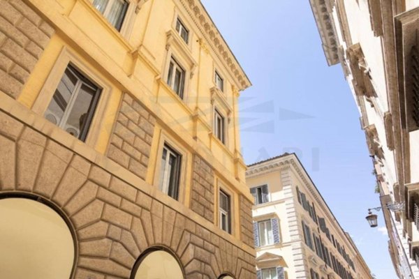 negozio in vendita a Roma in zona Parione/Sant'Eustachio