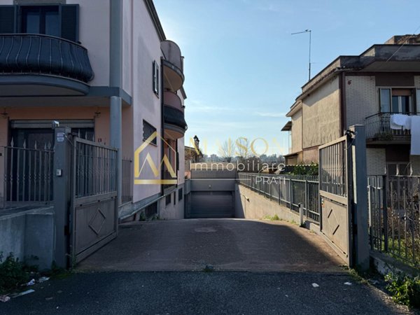 negozio in vendita a Roma in zona Finocchio
