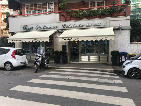 negozio in vendita a Roma in zona Della Vittoria