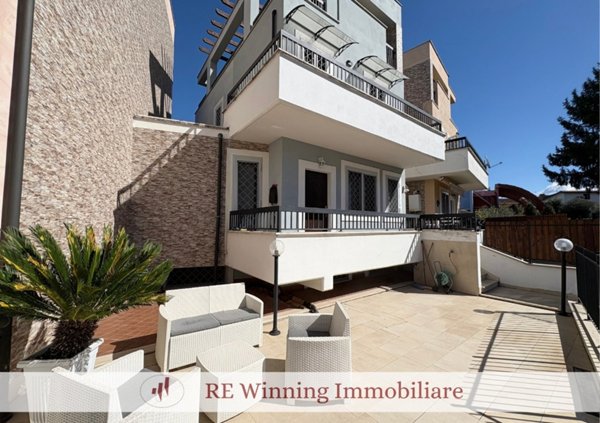 casa indipendente in vendita a Roma in zona Lunghezza