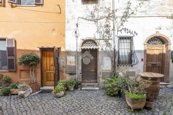 appartamento in vendita a Roma in zona Ostia Antica