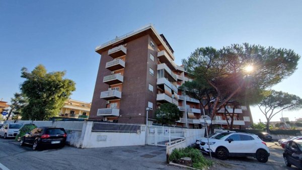 appartamento in vendita a Roma in zona Tor Bella Monaca
