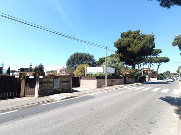 appartamento in vendita a Roma in zona Axa