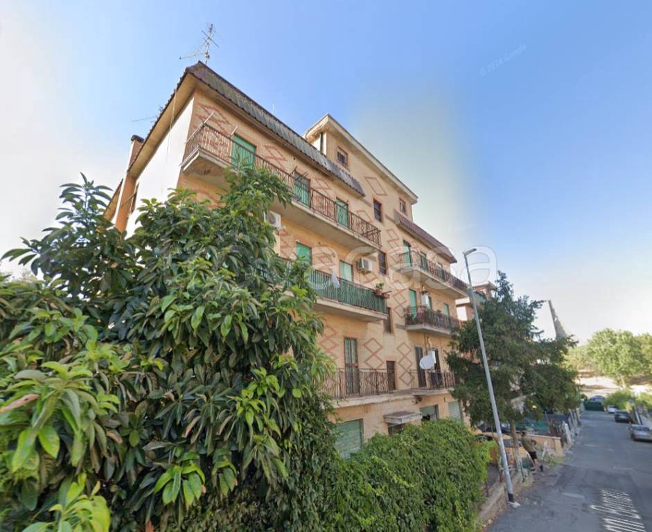 appartamento in vendita a Roma in zona Torre Angela