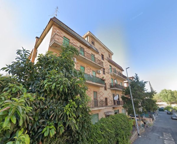 appartamento in vendita a Roma in zona Torre Angela