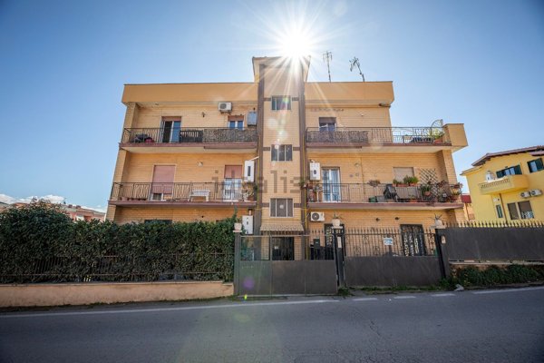 appartamento in vendita a Roma in zona Lunghezza