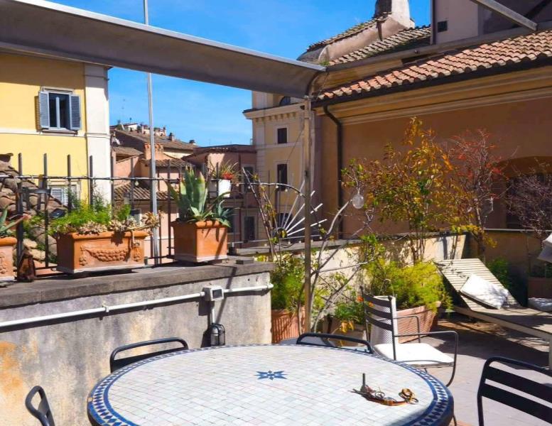 appartamento in vendita a Roma in zona Rione Regola