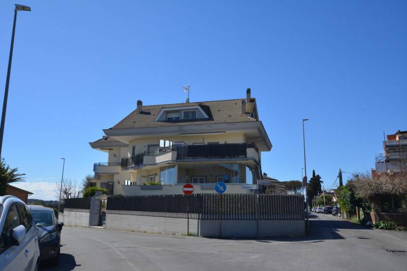 appartamento in vendita a Roma in zona Vitinia
