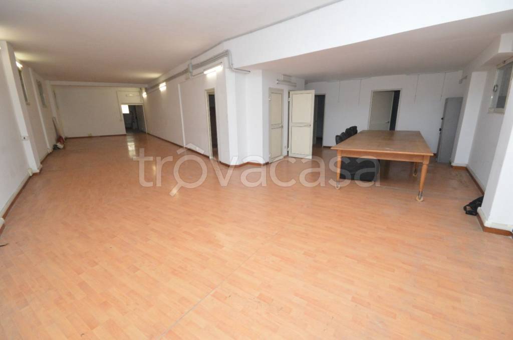 negozio in vendita a Roma in zona Rione di Ponte