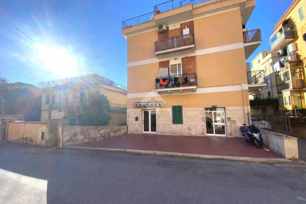 negozio in vendita a Roma in zona Torrevecchia