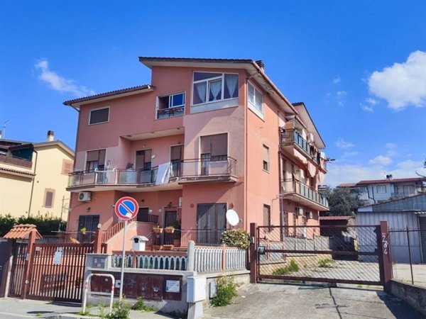 appartamento in vendita a Roma in zona Lunghezza