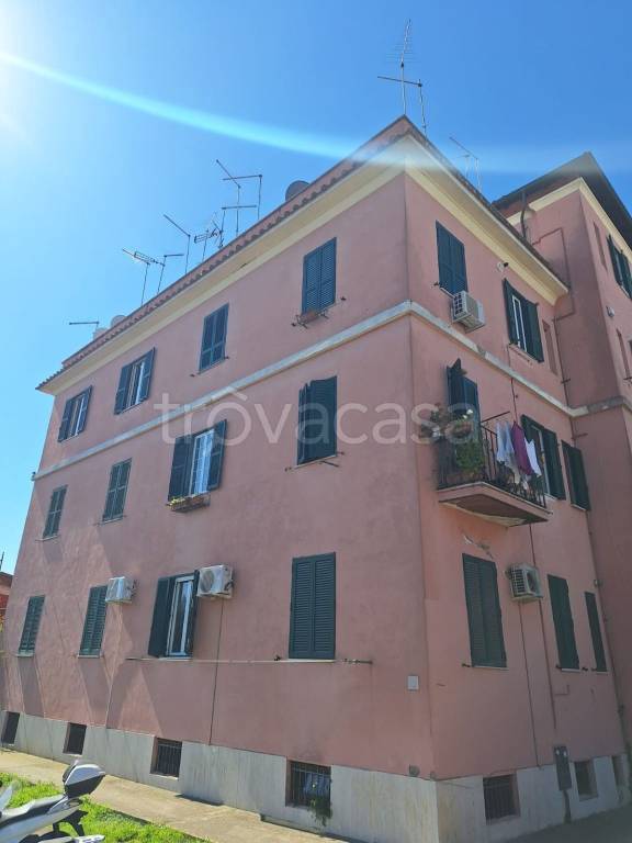 appartamento in vendita a Roma in zona Tuscolano